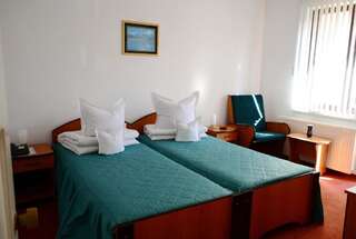 Отель Hotel Bradul Дурэу Двухместный номер с 2 отдельными кроватями-8